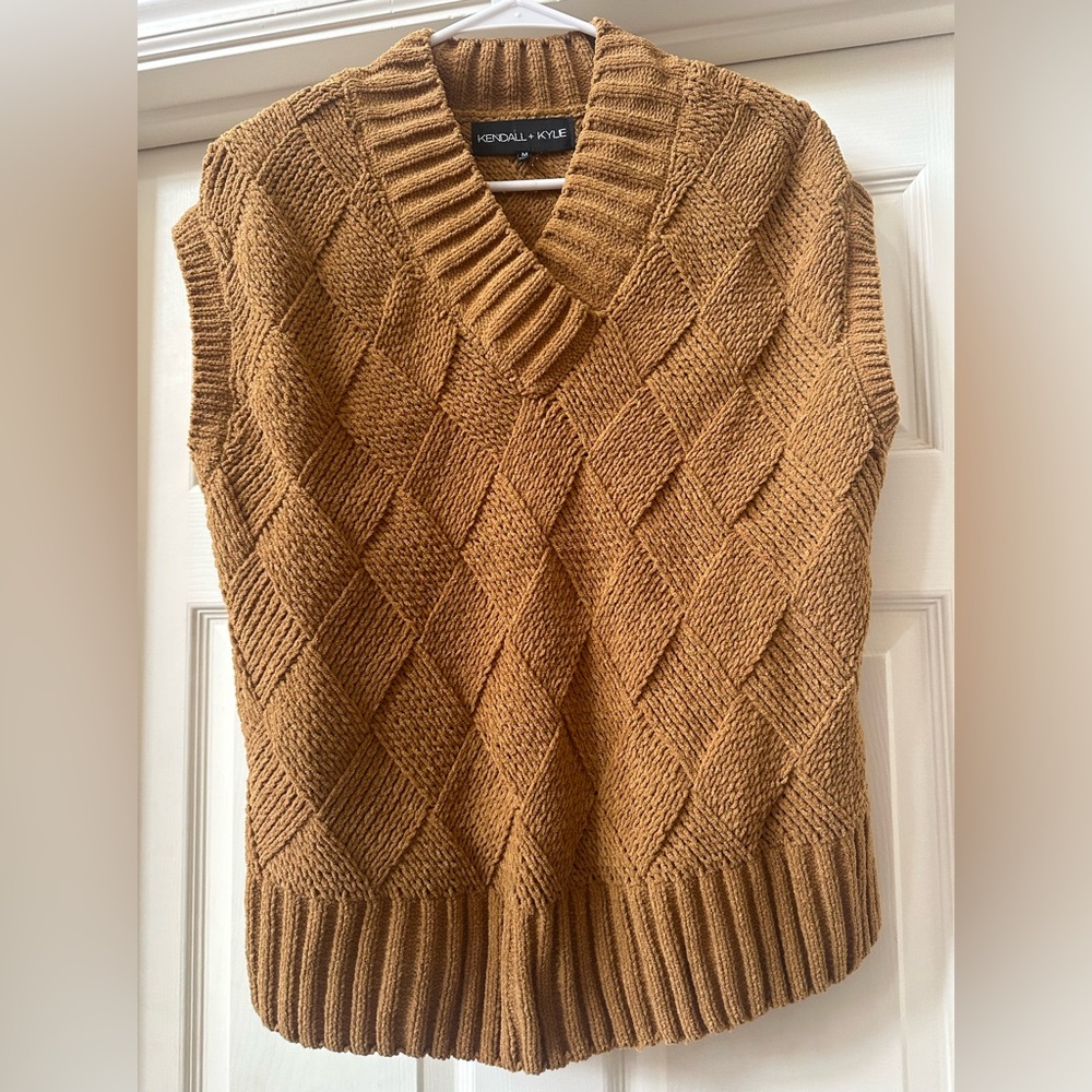 Kendall + Kylie Knit Oversized Sweater Vest Size Medium great condition!
